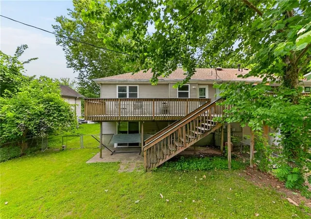 Listing Photo 2 - Condo for sale in building located at 5924 NW Creekview Dr, Kansas City, MO 64152