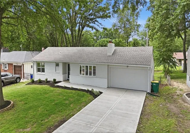 Homes for sale in Mission, KS | 7600 W 67th St, Mission, KS 66202 | MLS# 2627121