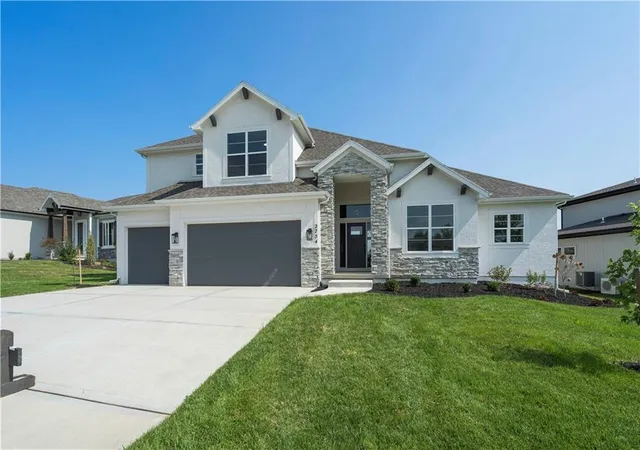 1st image of 5843 Nw Black Oak Ct, Kansas City, MO 64152 | MLS# 2627136