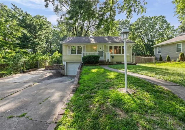 Homes for sale in Raytown, MO | 5624 Harvard Ave, Raytown, MO 64133 | MLS# 2627138