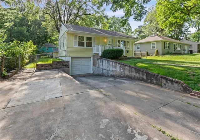 Homes for sale in Raytown, MO | 5624 Harvard Ave, Raytown, MO 64133 | MLS# 2627138