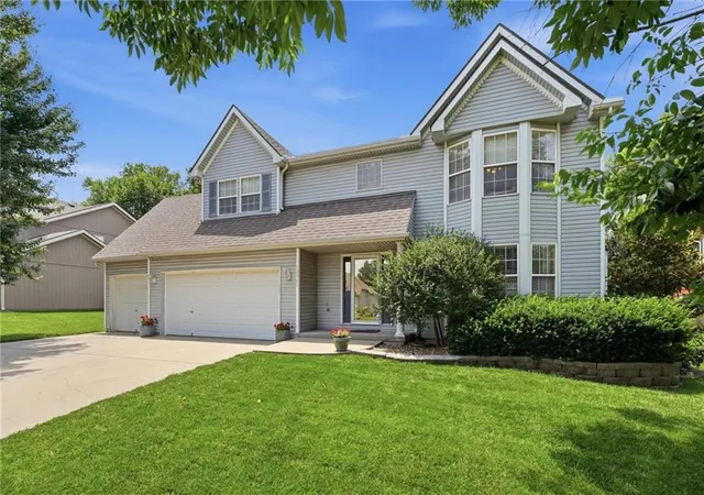 Photo 1 of Single family home for sale at 10926 N Holly St, Kansas City, MO 64155 | MLS# 2627148 | Listing updated on 2026-09-05