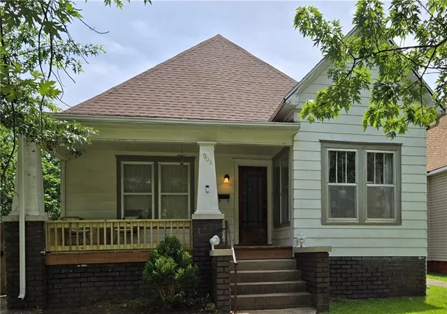 Homes for sale in Pittsburg, KS | 906 N Pine St, Pittsburg, KS 66762 | MLS# 2627161