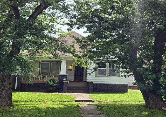 Homes for sale in Pittsburg, KS | 906 N Pine St, Pittsburg, KS 66762 | MLS# 2627161