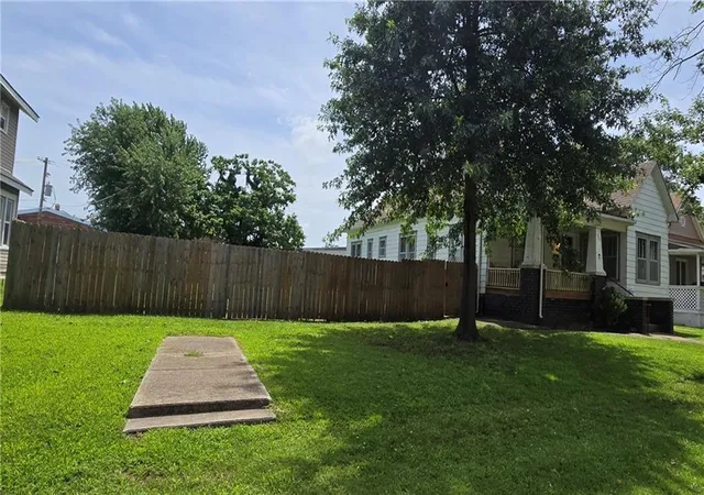 Homes for sale in Pittsburg, KS | 906 N Pine St, Pittsburg, KS 66762 | MLS# 2627161