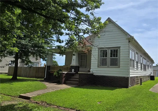 Homes for sale in Pittsburg, KS | 906 N Pine St, Pittsburg, KS 66762 | MLS# 2627161