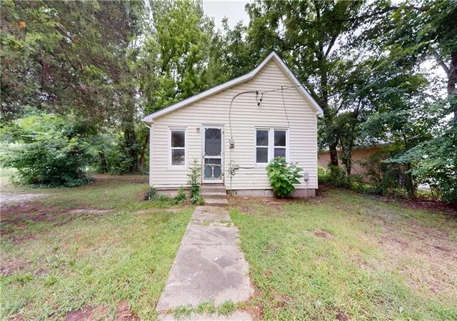 Homes for sale in Nevada, MO | 1211 N Colorado St, Nevada, MO 64772 | MLS# 2627163