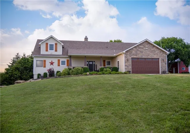 Homes for sale in Baldwin City, KS | 1028 N 600 Rd, Baldwin City, KS 66006 | MLS# 2627164