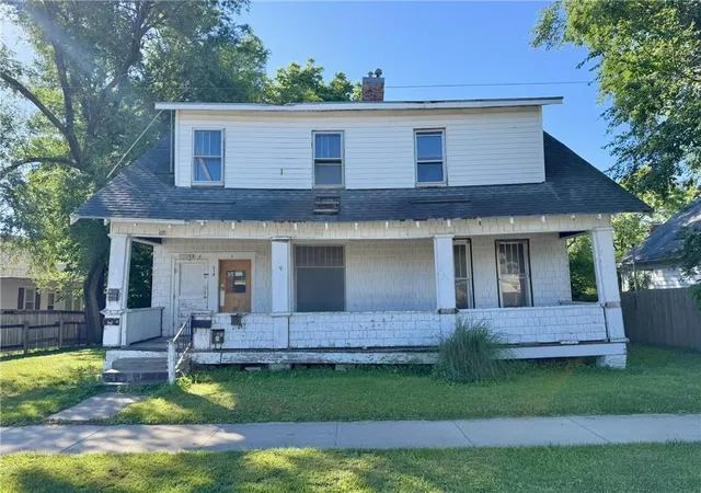 Photo 3 of Single family home for sale at 510 Main St, Trenton, MO 64683 | MLS# 2627170 | Listing updated on 2026-07-01