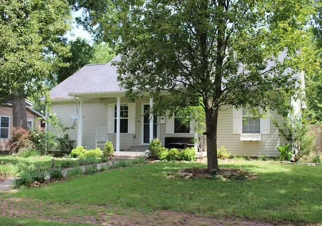 Homes for sale in Pittsburg, KS | 416 W Martin St, Pittsburg, KS 66762 | MLS# 2627173