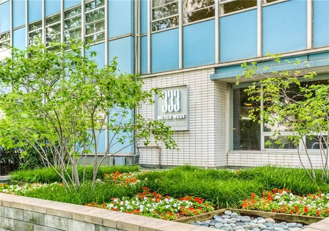 2nd image of 333 W Meyer Blvd #209, Kansas City, MO 64113 | MLS# 2627174