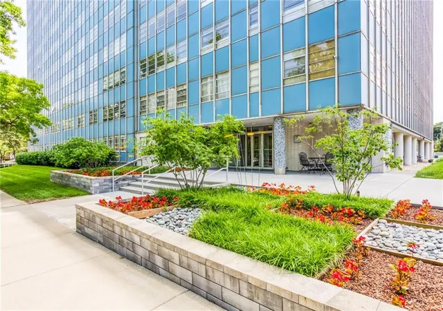 30th image of 333 W Meyer Blvd #209, Kansas City, MO 64113 | MLS# 2627174