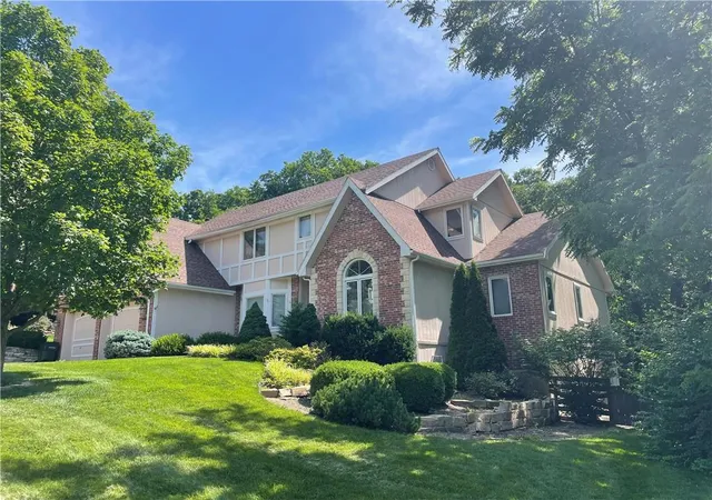 1st image of 1609 Ridge Rd, Leavenworth, KS 66048 | MLS# 2627180