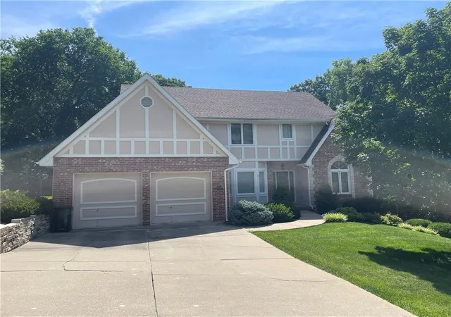 2nd image of 1609 Ridge Rd, Leavenworth, KS 66048 | MLS# 2627180