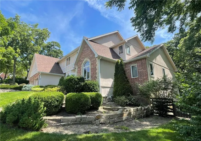 Photo 3 of Single family home for sale at 1609 Ridge Rd, Leavenworth, KS 66048 | MLS# 2627180 | Listing updated on 2026-08-02