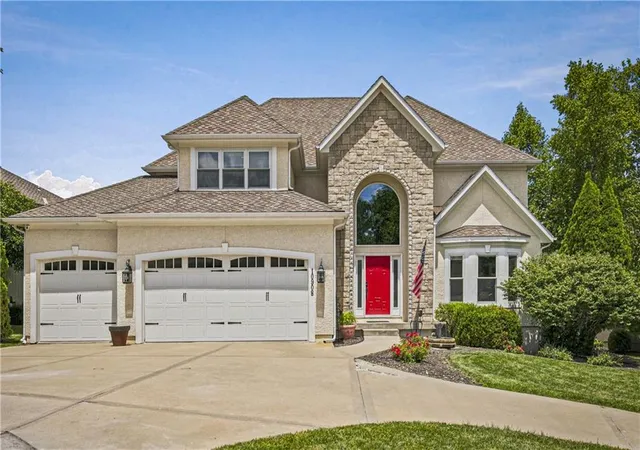Homes for sale in Overland Park, KS | 10908 W 144th St, Overland Park, KS 66221 | MLS# 2627185