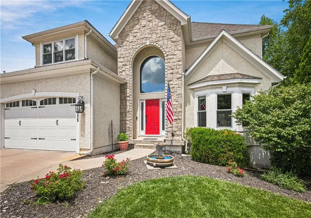 Homes for sale in Overland Park, KS | 10908 W 144Th St, Overland Park, KS 66221 | MLS# 2627185