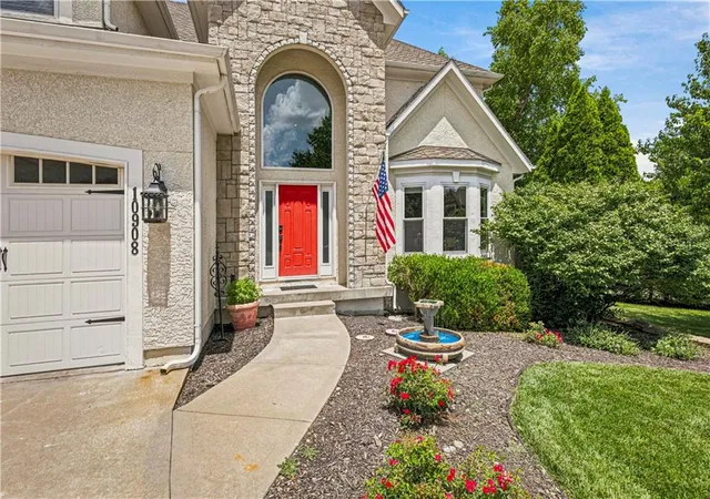 Homes for sale in Overland Park, KS | 10908 W 144Th St, Overland Park, KS 66221 | MLS# 2627185
