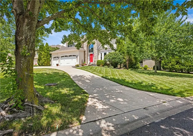 Homes for sale in Overland Park, KS | 10908 W 144Th St, Overland Park, KS 66221 | MLS# 2627185