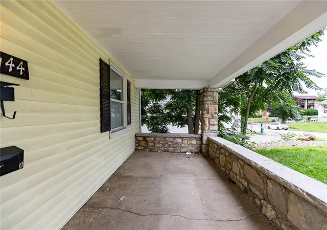 Listing Photo 3 - Condo for sale in building located at 1111 W 44th St, Kansas City, MO 64111