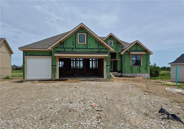 1st image of 4413 Tee Box Dr, Basehor, KS 66007 | MLS# 2627190