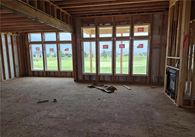 5th image of 4413 Tee Box Dr, Basehor, KS 66007 | MLS# 2627190