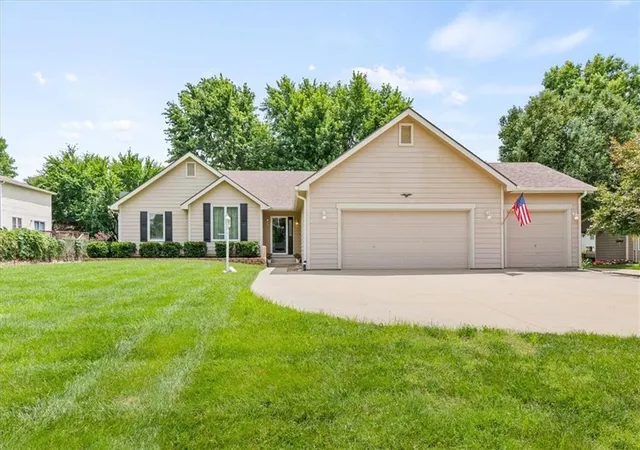 Homes for sale in Lawrence, KS | 1905 River Ridge Rd, Lawrence, KS 66044 | MLS# 2627193