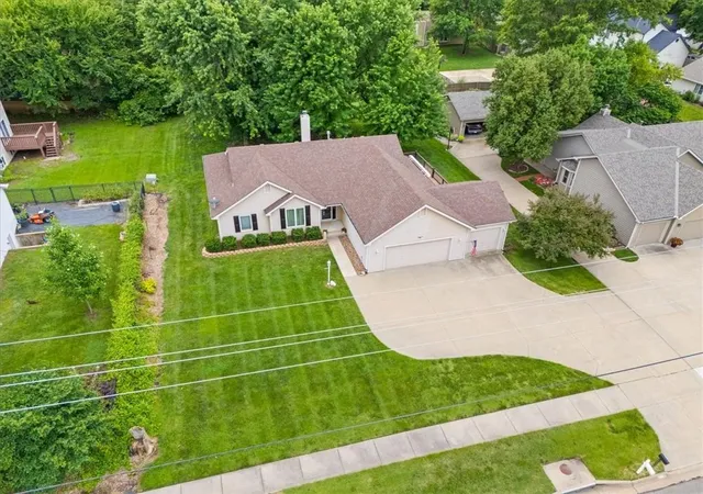 Homes for sale in Lawrence, KS | 1905 River Ridge Rd, Lawrence, KS 66044 | MLS# 2627193