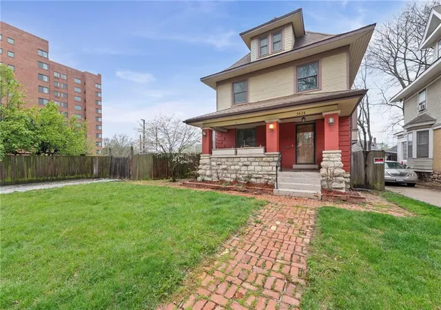 1st image of 3424 Holmes St, Kansas City, MO 64109 | MLS# 2627198