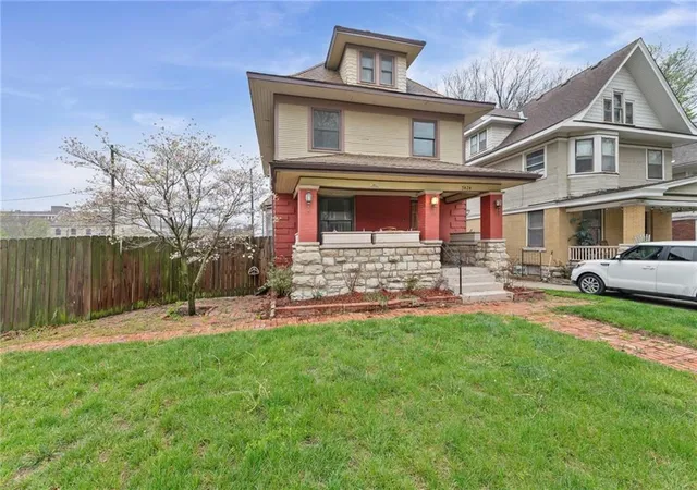 2nd image of 3424 Holmes St, Kansas City, MO 64109 | MLS# 2627198