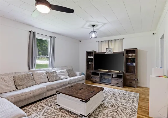 Homes for sale in Leavenworth, KS | 667 Thornton St, Leavenworth, KS 66048 | MLS# 2627208