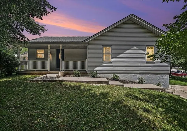 Homes for sale in Kearney, MO | 1720 Regency Dr, Kearney, MO 64060 | MLS# 2627221
