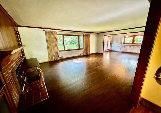 Photo 3 of Sale Pending at 403 Lawn Ave, Maryville, MO 64468 | MLS# 2627222 | Listing updated on 2026-09-26