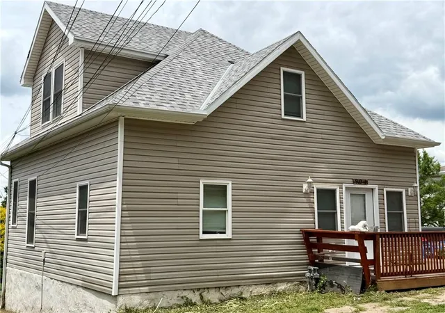 Photo 1 of Sale Pending at 904 Vine St, Saint Joseph, MO 64503 | MLS# 2627227 | Listing updated on 2026-08-29