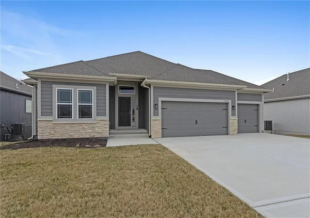 1st image of 11146 N Bristol Ave, Kansas City, MO 64156 | MLS# 2627236