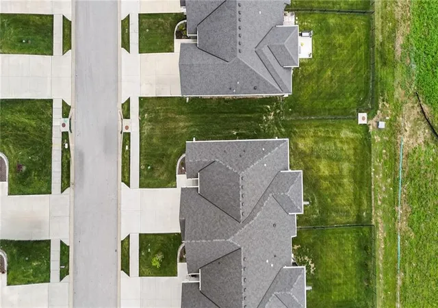 41st image of 804 Ne Algonquin St, Lees Summit, MO 64064 | MLS# 2627242