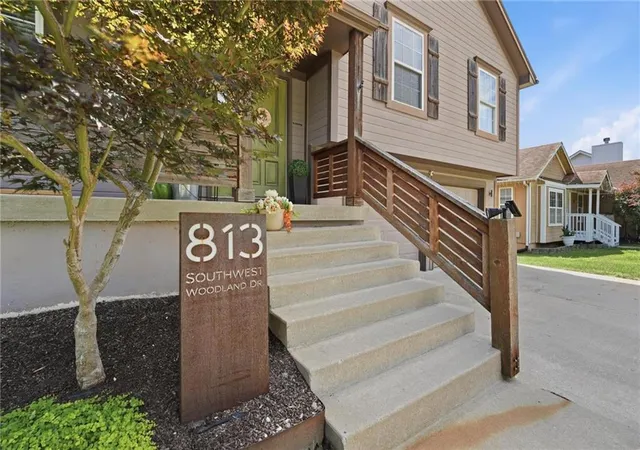 2nd image of 813 Woodland Dr, Grain Valley, MO 64029 | MLS# 2627245