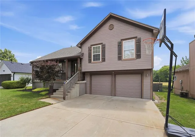 4th image of 813 Woodland Dr, Grain Valley, MO 64029 | MLS# 2627245