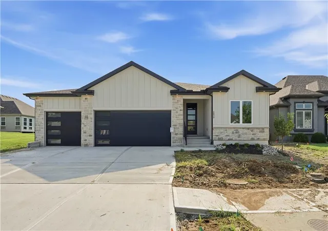 1st image of 4073 Ne Chapel Manor Dr, Lees Summit, MO 64064 | MLS# 2627252