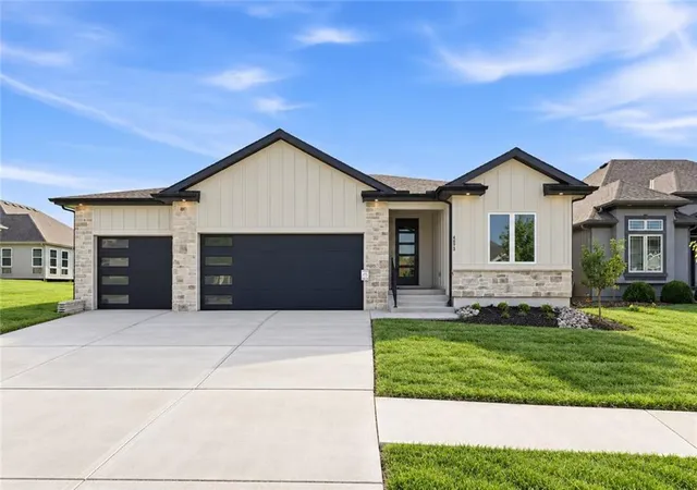 Photo 1 of Single family home for sale at 4073 Ne Chapel Manor Dr, Lees Summit, MO 64064 | MLS# 2627252 | Listing updated on 2026-09-27