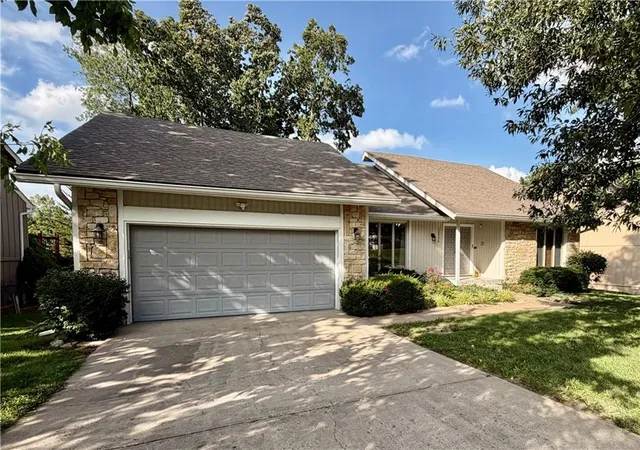 1st image of 12926 W 76th Ter, Shawnee, KS 66216 | MLS# 2627258