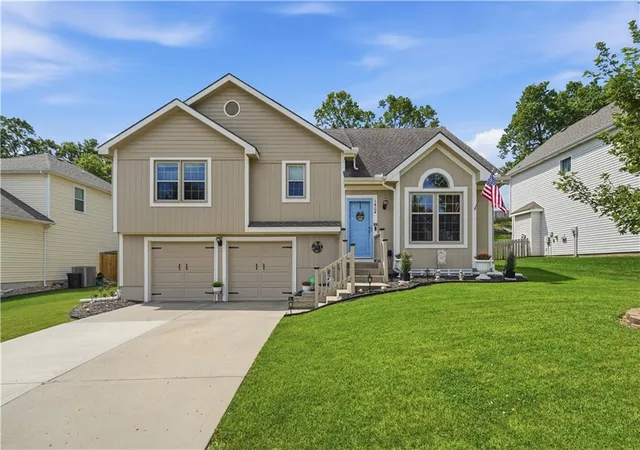 1st image of 1404 Fox Run Trl, Platte City, MO 64079 | MLS# 2627266