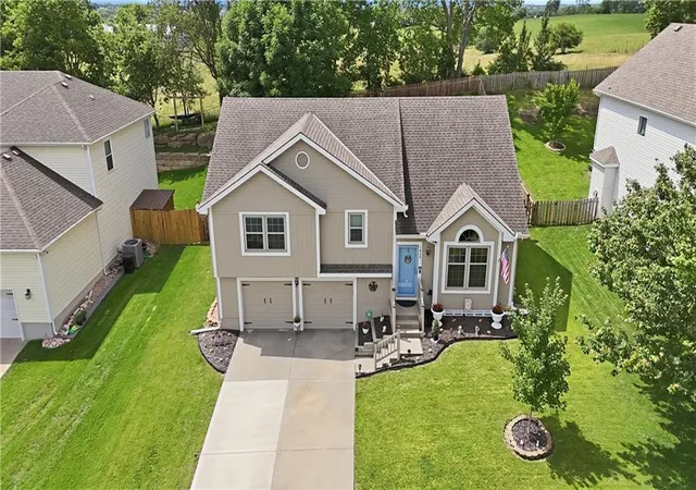 2nd image of 1404 Fox Run Trl, Platte City, MO 64079 | MLS# 2627266