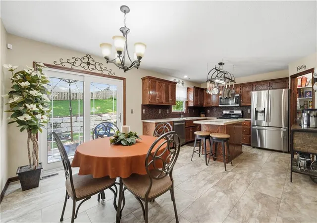 5th image of 1404 Fox Run Trl, Platte City, MO 64079 | MLS# 2627266