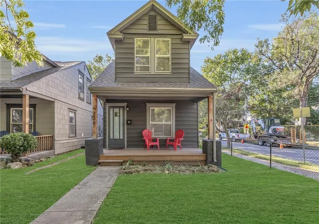 Photo 2 of Single family home for sale at 4202 Bell St, Kansas City, MO 64111 | MLS# 2627272 | Listing updated on 2026-09-13