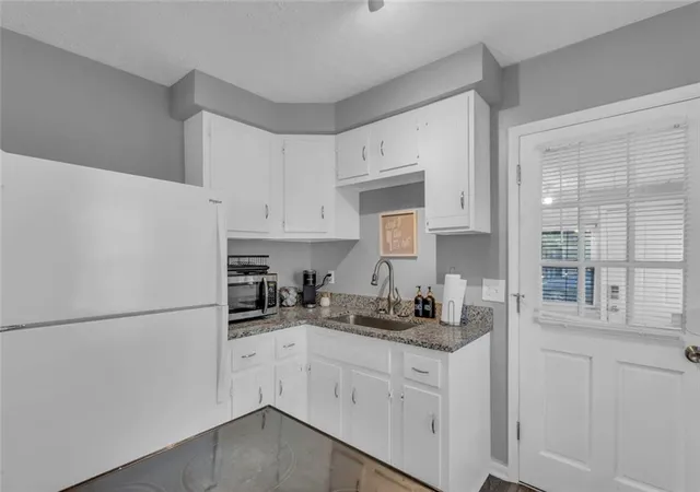 Photo 4 of Single family home for sale at 4202 Bell St, Kansas City, MO 64111 | MLS# 2627272 | Listing updated on 2026-09-13