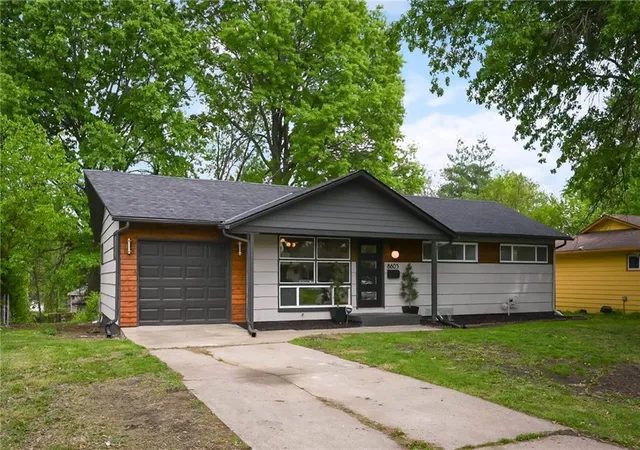 Photo 1 of Sale Pending at 8605 Everett St, Raytown, MO 64138 | MLS# 2627279 | Listing updated on 2026-08-10
