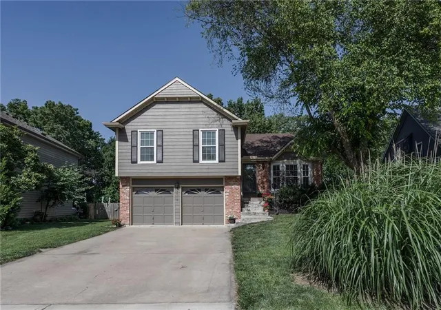 Homes for sale in Shawnee, KS | 6418 Anderson St, Shawnee, KS 66226 | MLS# 2627284