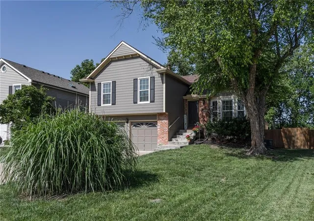Homes for sale in Shawnee, KS | 6418 Anderson St, Shawnee, KS 66226 | MLS# 2627284