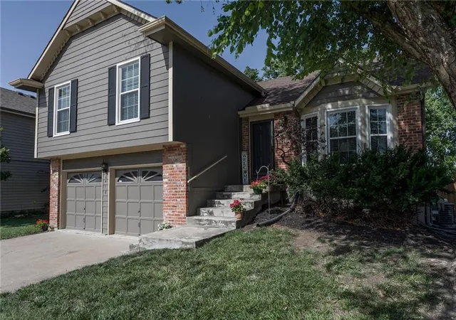 Homes for sale in Shawnee, KS | 6418 Anderson St, Shawnee, KS 66226 | MLS# 2627284
